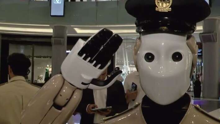 Роботы-полицейские не на шутку перепугали общественность