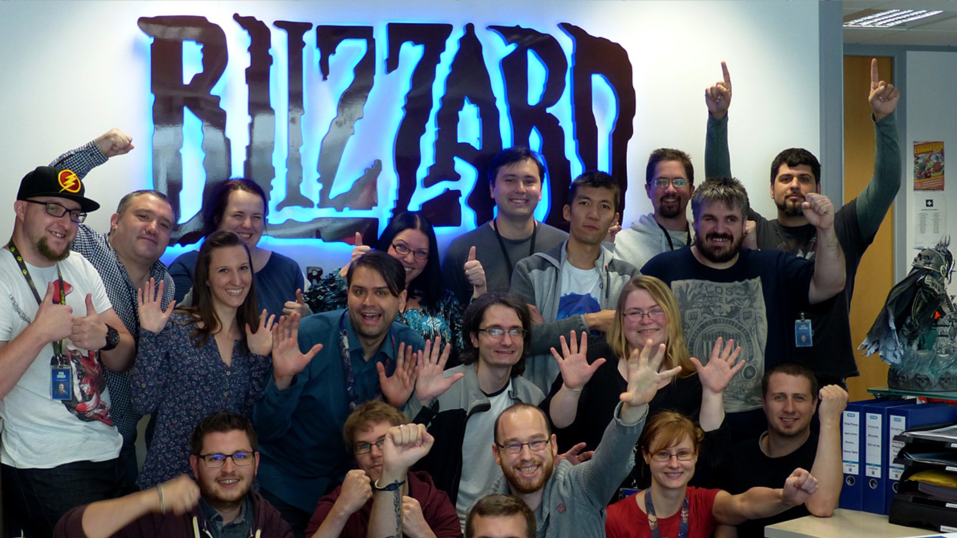 Старые разработчики игр. Blizzard Entertainment сотрудники. Команда Активижн Близзард. Близзард штат сотрудников. Сотрудники Близзард 2022.